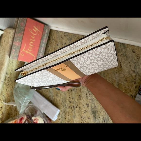 New😍 beautiful Mk large clutch - Picture 7 of 9